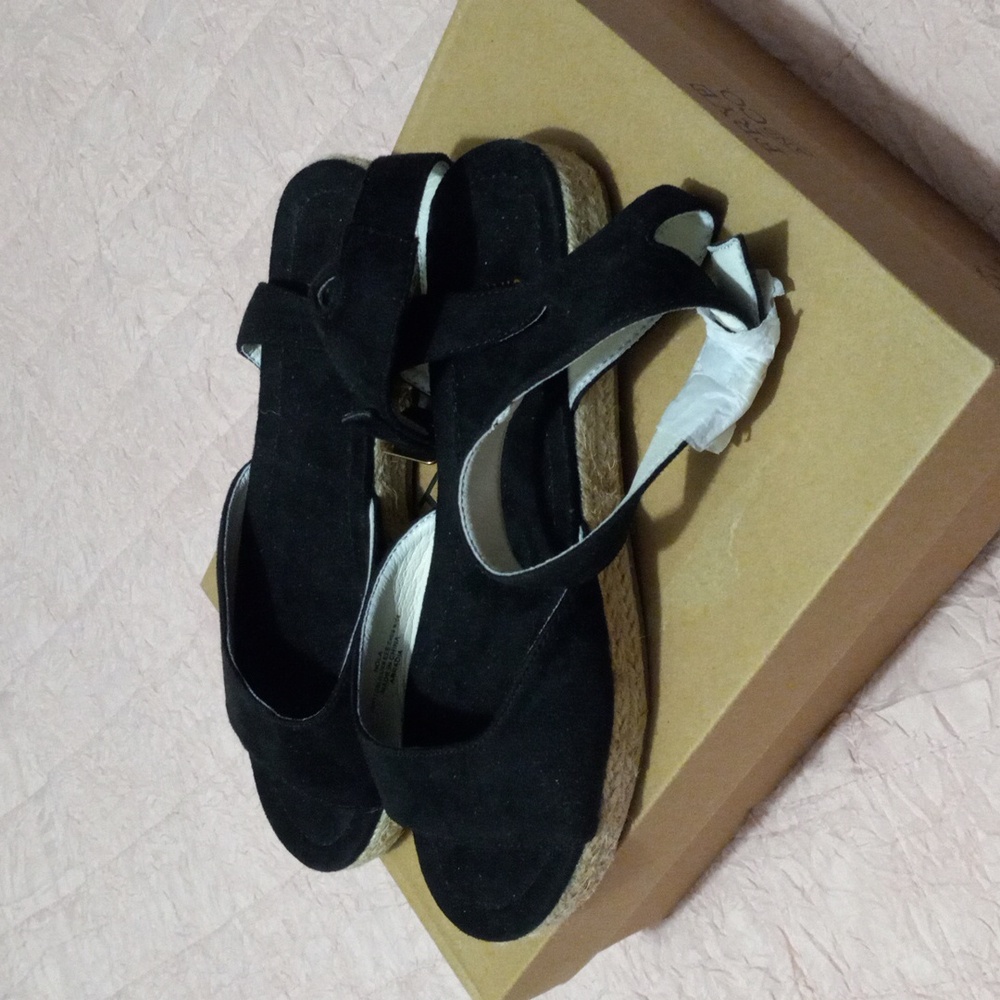 Shoe